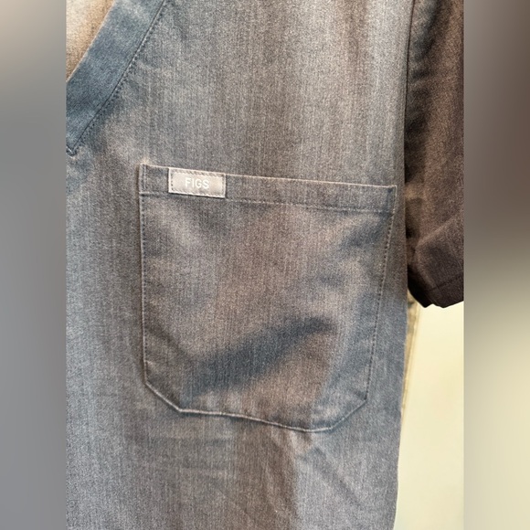 FIGS Catarina One-Pocket Scrub Top - Picture 4 of 6